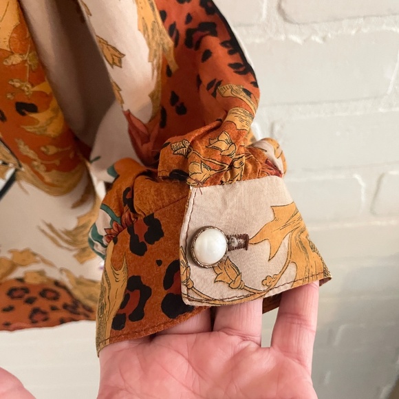 Insanely good Vintage Blouse Mixed print Floral Scarf Animal Mobwife Sz 20 - Picture 14 of 14